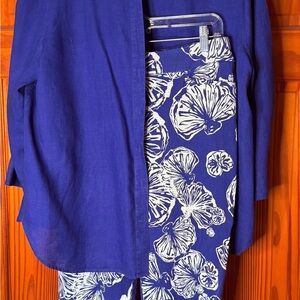 Chico's 2.5 Blue/White Floral Crop Pant and XL/3 Matching Blue Shirt